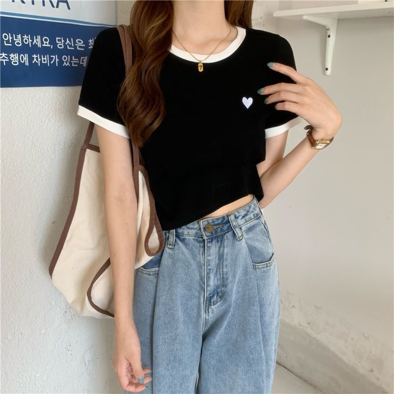 Cropped Embroidered Short-Sleeve Trim Heart Contrast Tee
