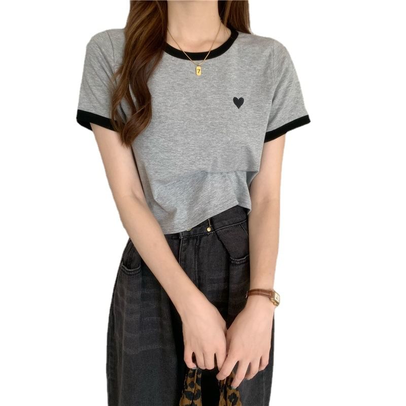 Cropped Embroidered Short-Sleeve Trim Heart Contrast Tee