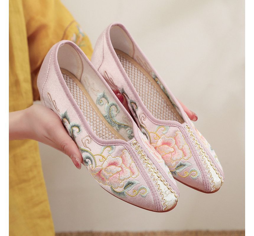 Embroidered Floral Satin Pumps