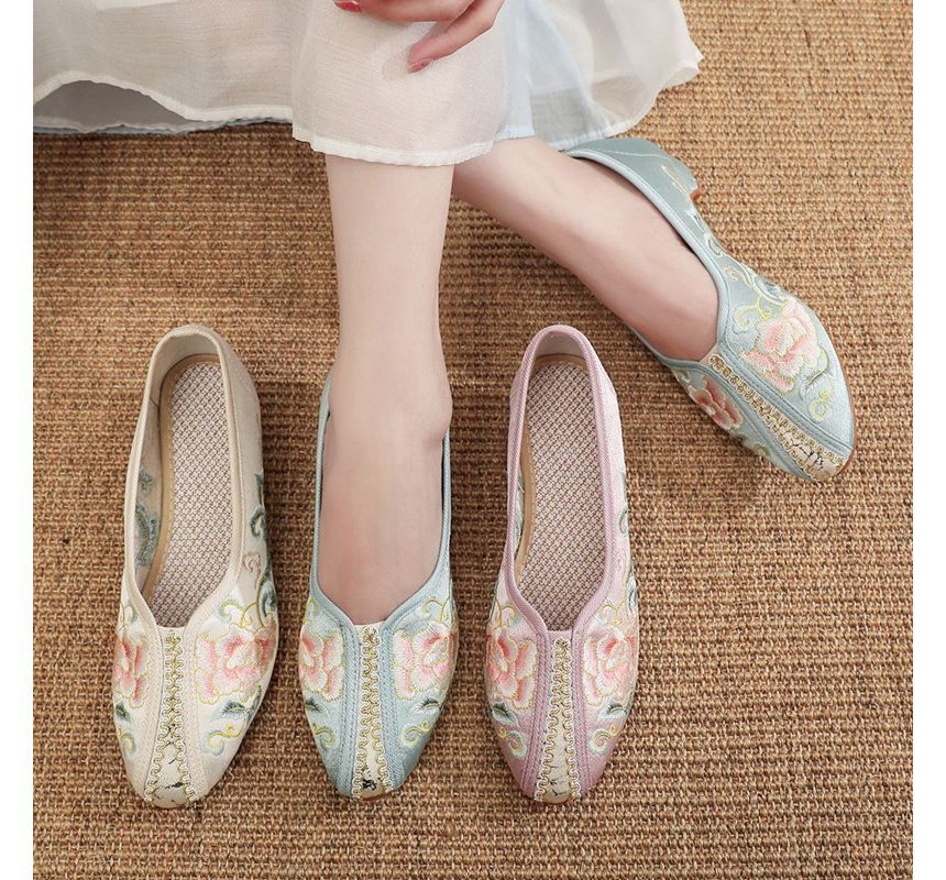 Embroidered Floral Satin Pumps
