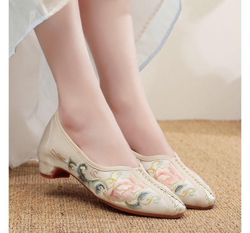 Embroidered Floral Satin Pumps