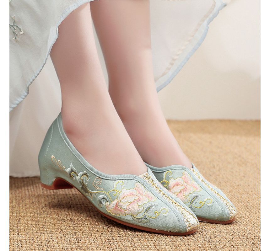 Embroidered Floral Satin Pumps