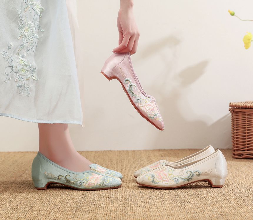 Embroidered Floral Satin Pumps
