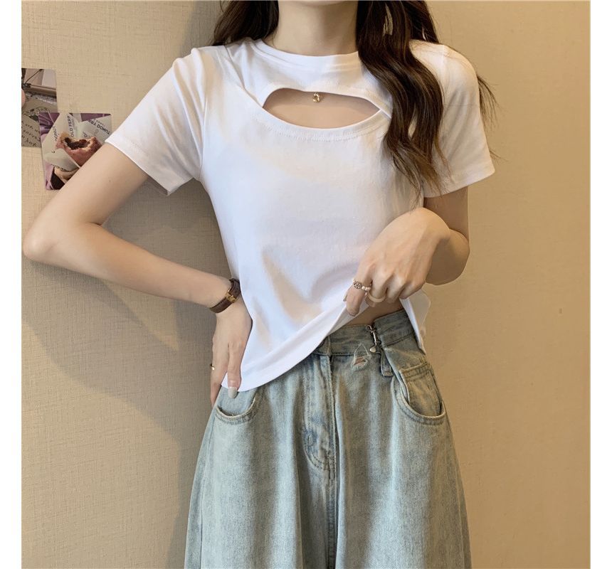 Cut Plain Out Short-Sleeve Crew T-Shirt Neck