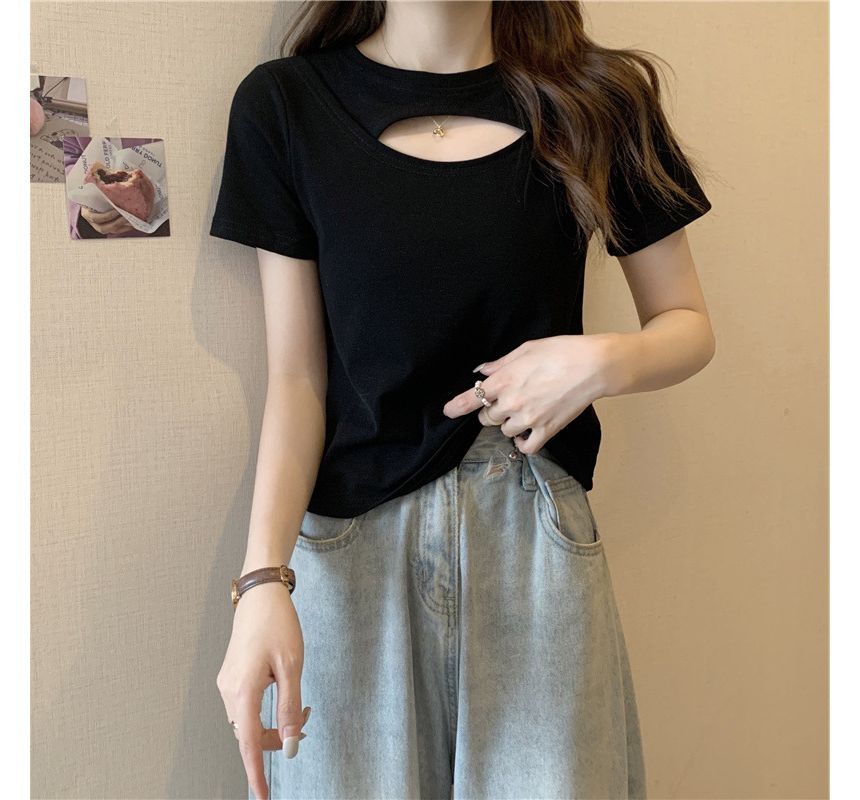 Cut Plain Out Short-Sleeve Crew T-Shirt Neck