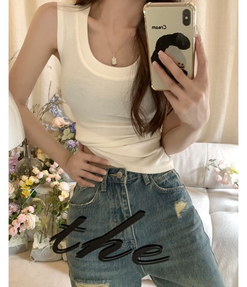 Top Scoop Tank Plain Neck