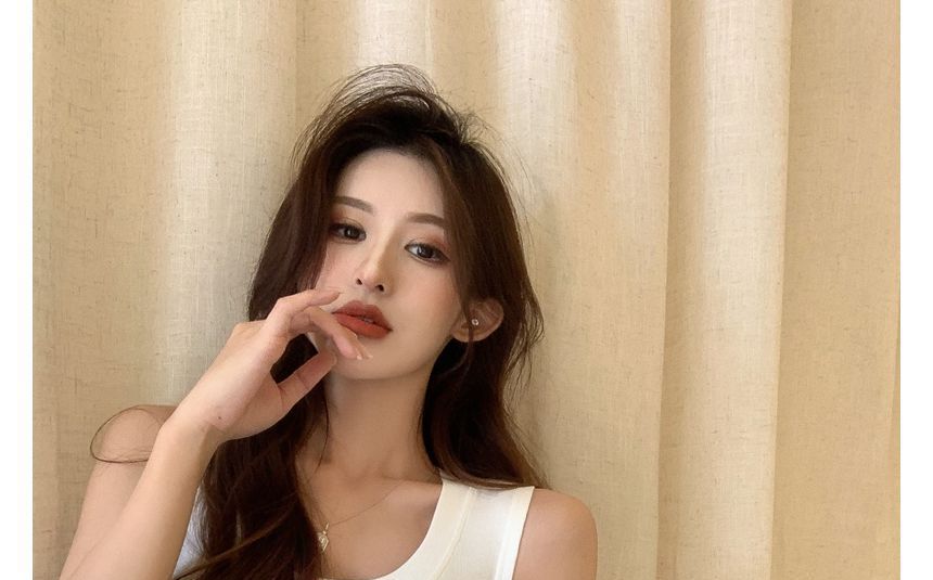 Top Scoop Tank Plain Neck