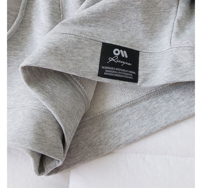 Plain Shorts Waist High Applique Label