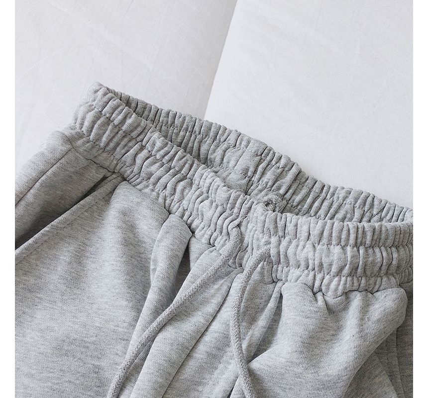 Plain Shorts Waist High Applique Label