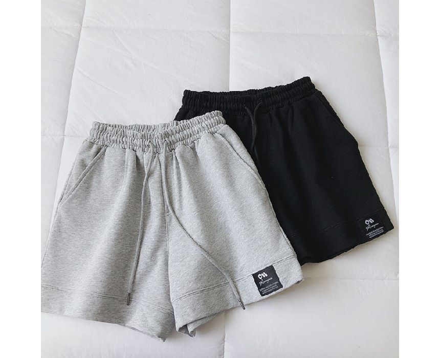 Plain Shorts Waist High Applique Label