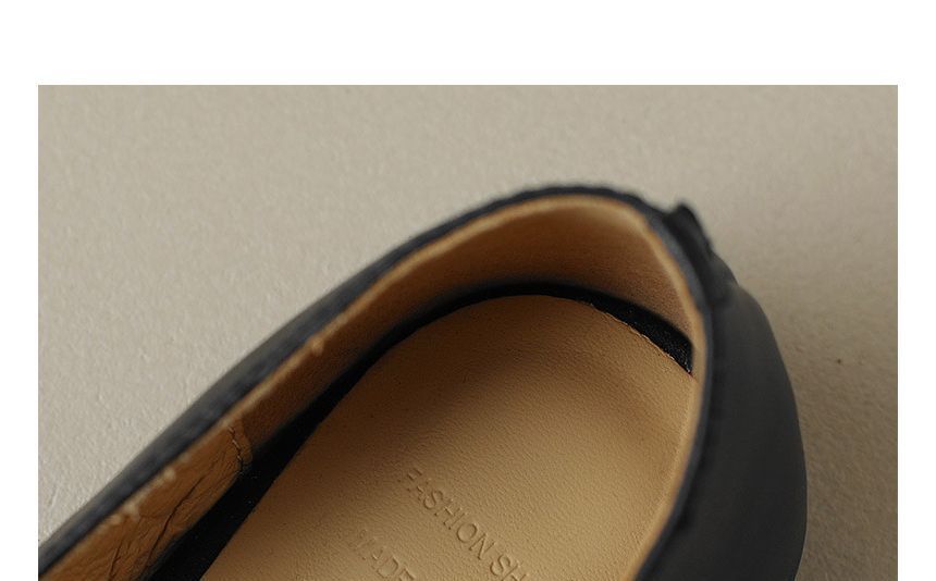 Pointed Buckled Flats Strap