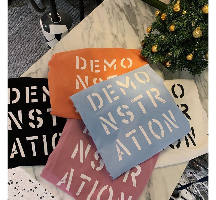 Short-Sleeve Round Neck Lettering Tee