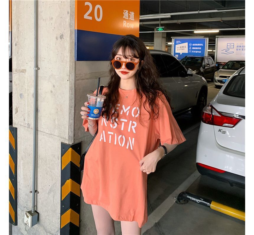 Short-Sleeve Round Neck Lettering Tee