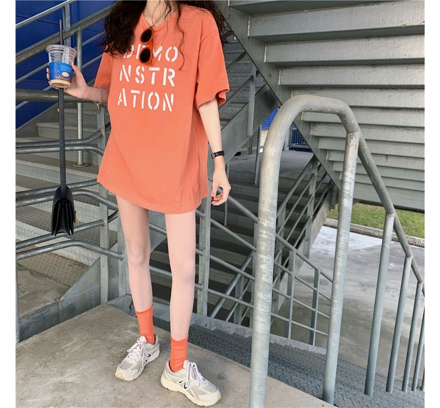 Short-Sleeve Round Neck Lettering Tee