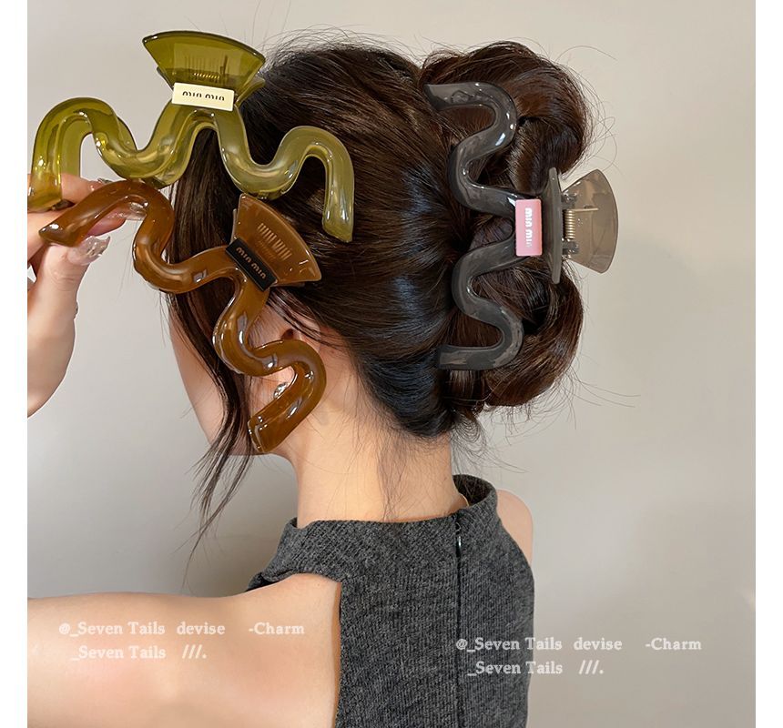 Claw Acrylic Hair Wavy