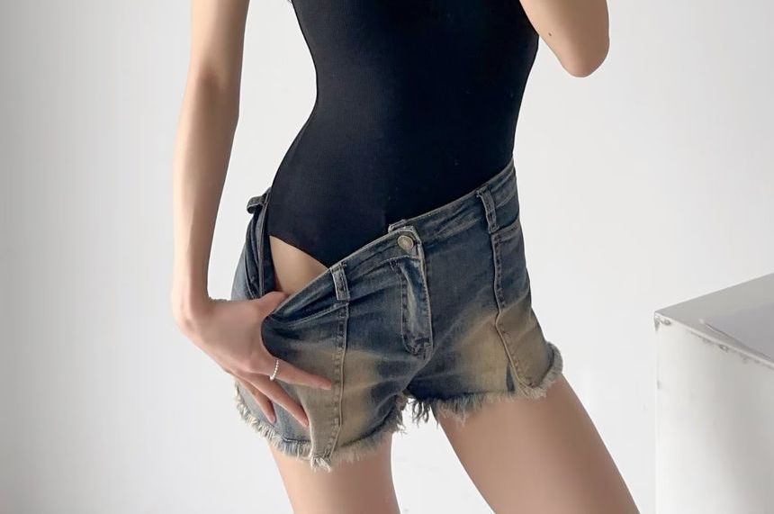 Top Sleeveless Neck Scoop Plain Bodysuit