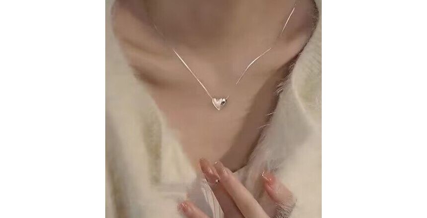 Heart Pendant Glossy Necklace