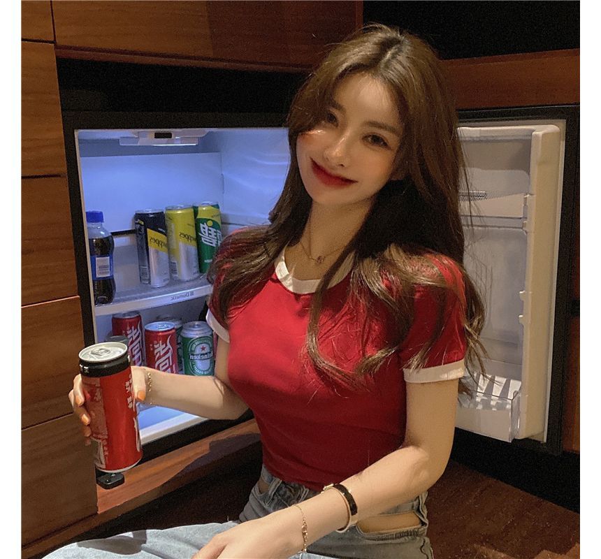 Trim Crew Plain Cropped Contrast Neck Tee Short-Sleeve