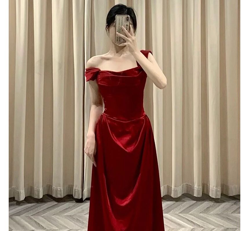 Satin A-Line Sleeveless Neck Plain Ruched Square Evening Gown