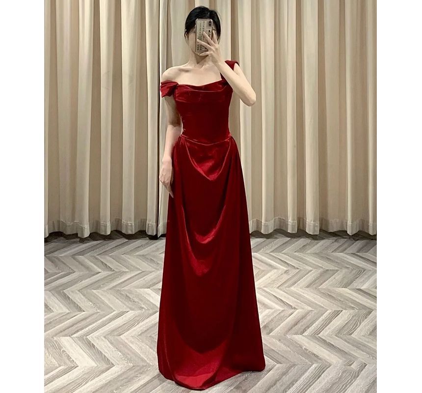 Satin A-Line Sleeveless Neck Plain Ruched Square Evening Gown