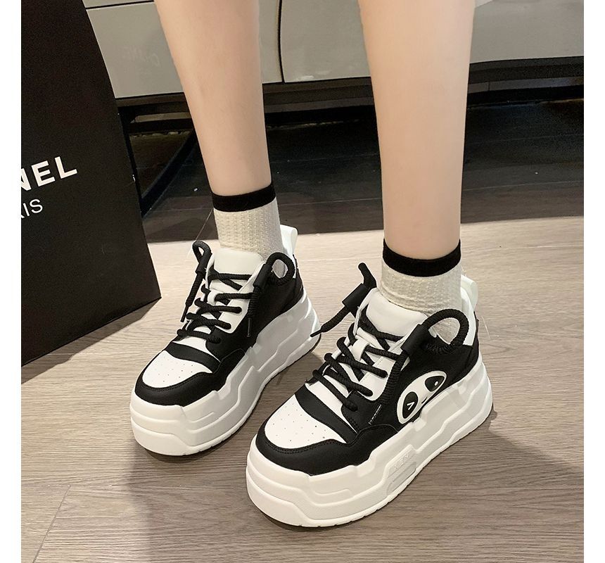 Sneakers Panda Platform Lace-Up Applique