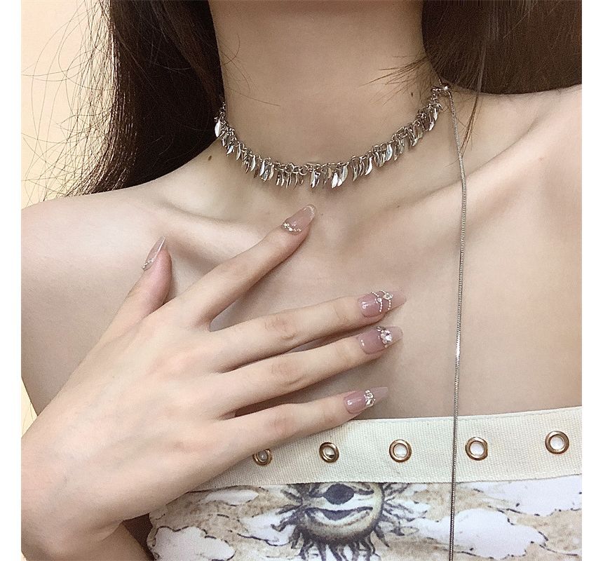 Lariat Leaf Necklace Fringed