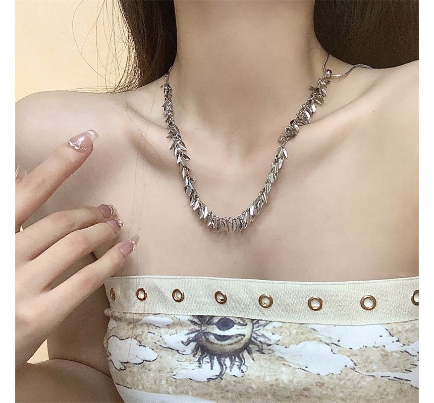 Lariat Leaf Necklace Fringed