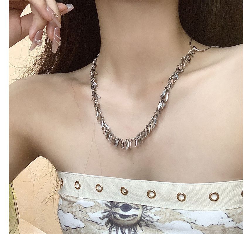 Lariat Leaf Necklace Fringed