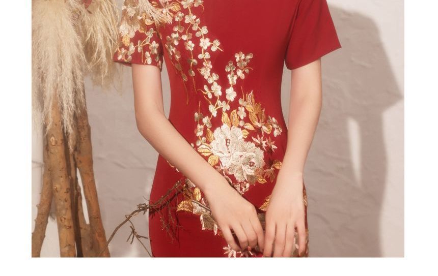 A-Line Flower Short-Sleeve Qipao Side-Slit / Embroidered