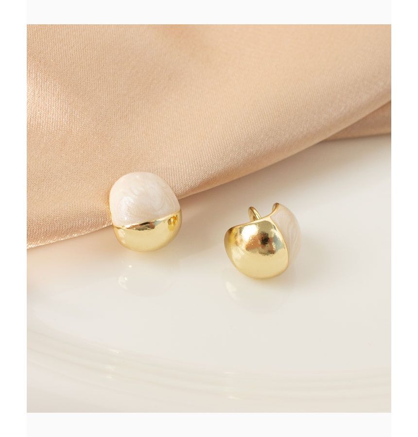 Ear Earring Bead Stud / Clip-On