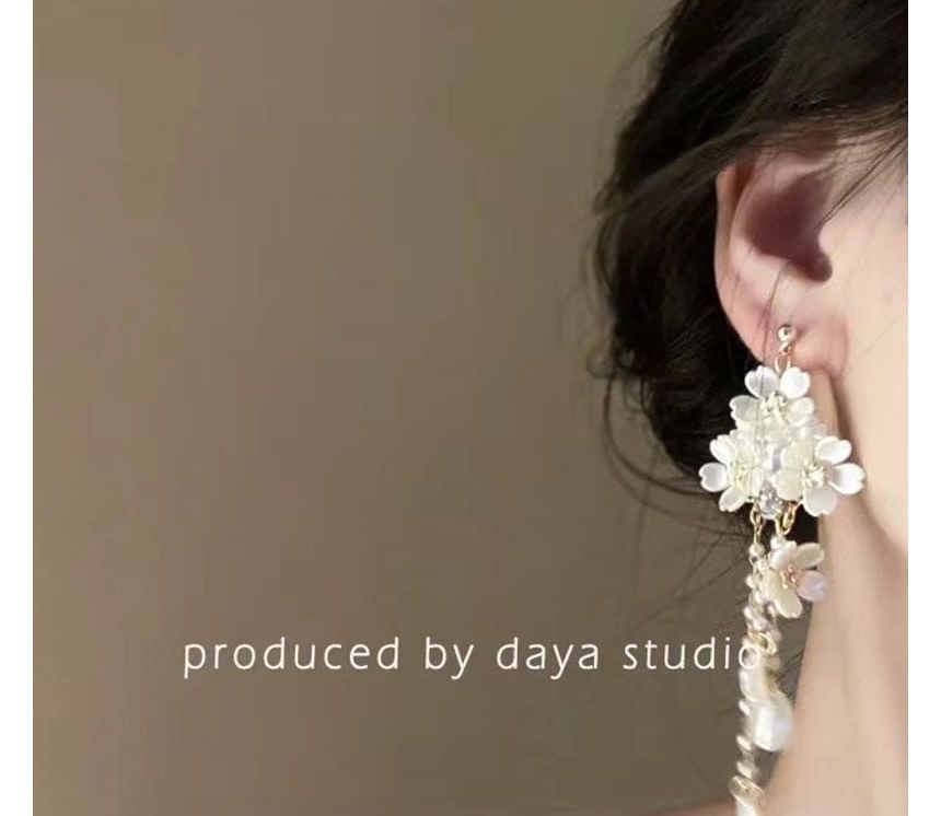 Faux Chandelier Earring Pearl Floral Alloy