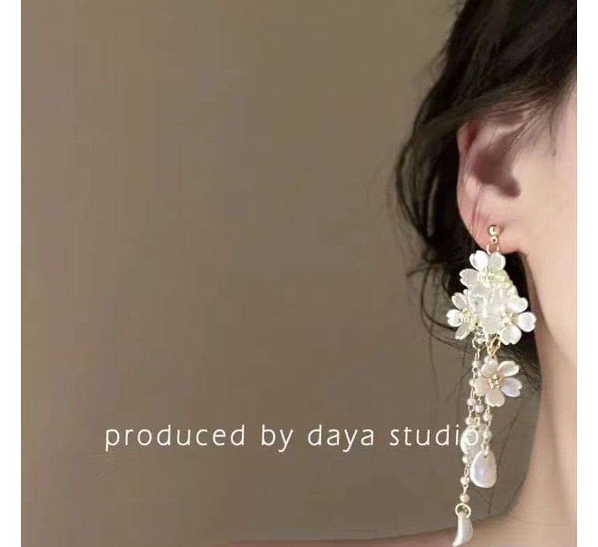 Faux Chandelier Earring Pearl Floral Alloy