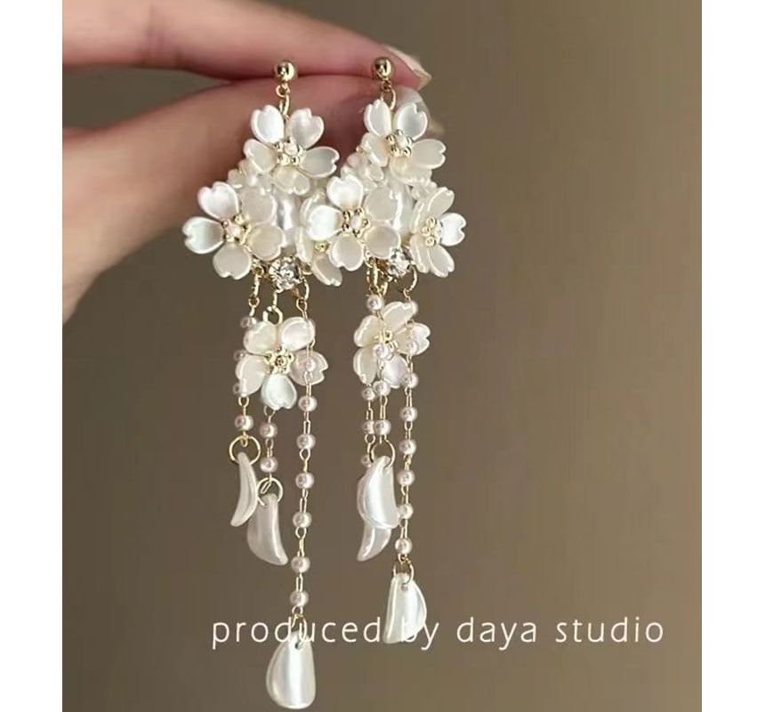 Faux Chandelier Earring Pearl Floral Alloy