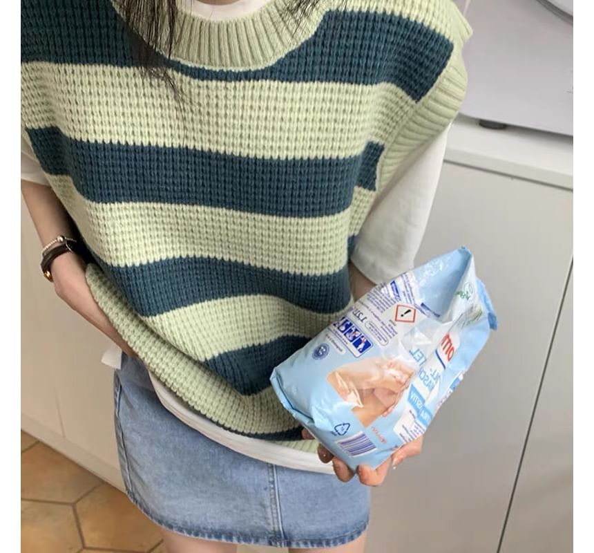 Knit Round Neck Sleeveless Striped Vest