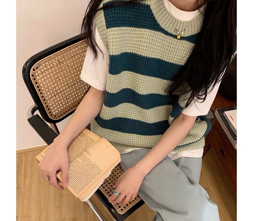 Knit Round Neck Sleeveless Striped Vest