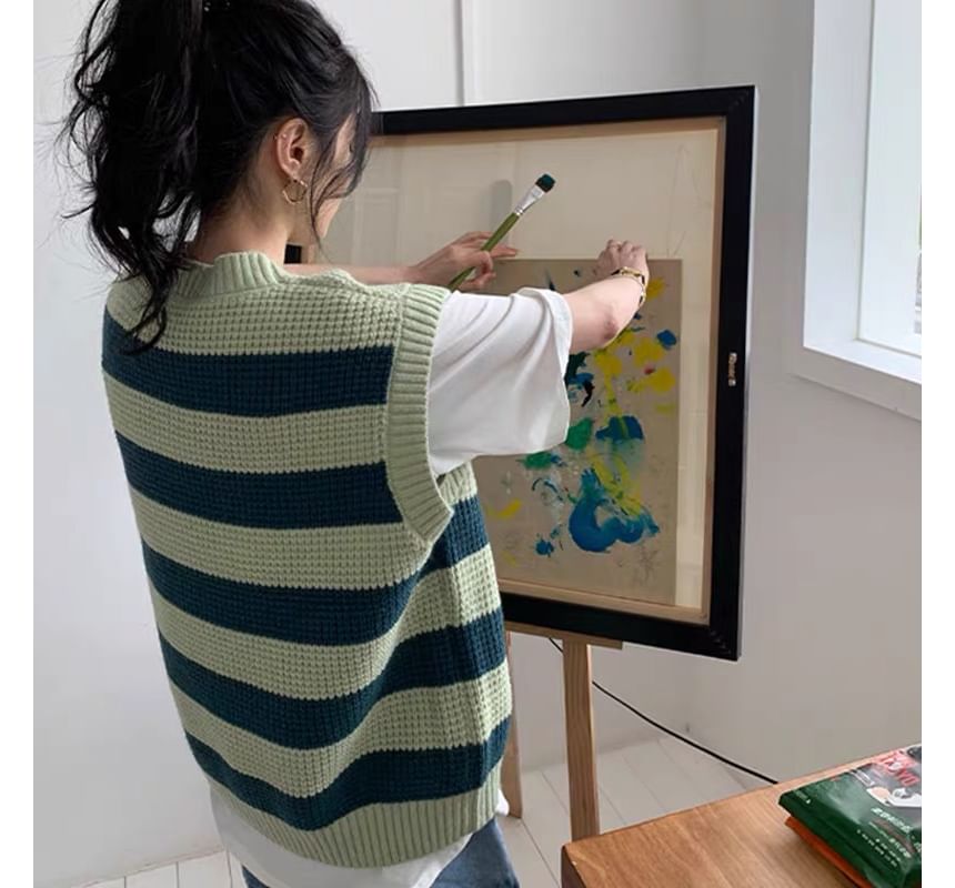 Knit Round Neck Sleeveless Striped Vest