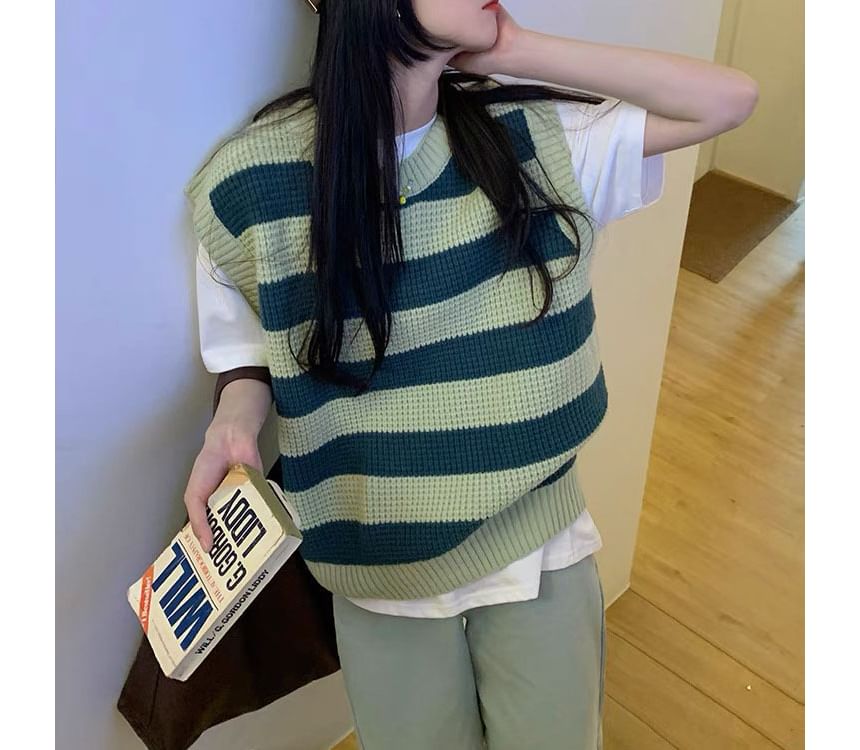 Knit Round Neck Sleeveless Striped Vest