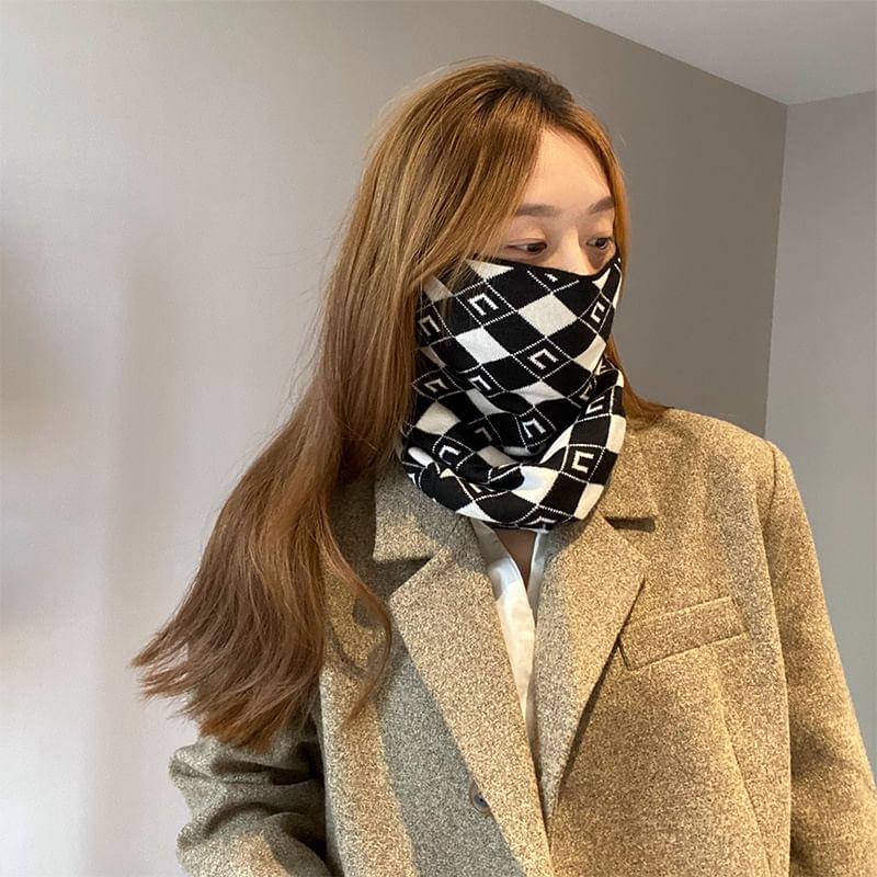 Multi-Way Knit / Beanie Scarf Diamond Print