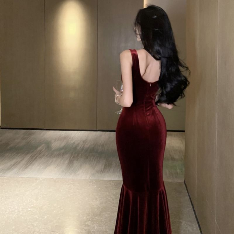 Mermaid Back Open V-Neck Gown Sleeveless Evening Plain Velvet