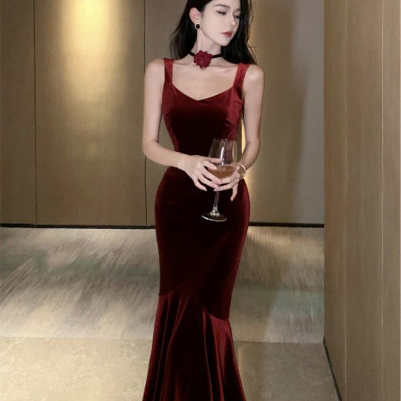 Mermaid Back Sleeveless Open Velvet Plain Gown Evening V-Neck