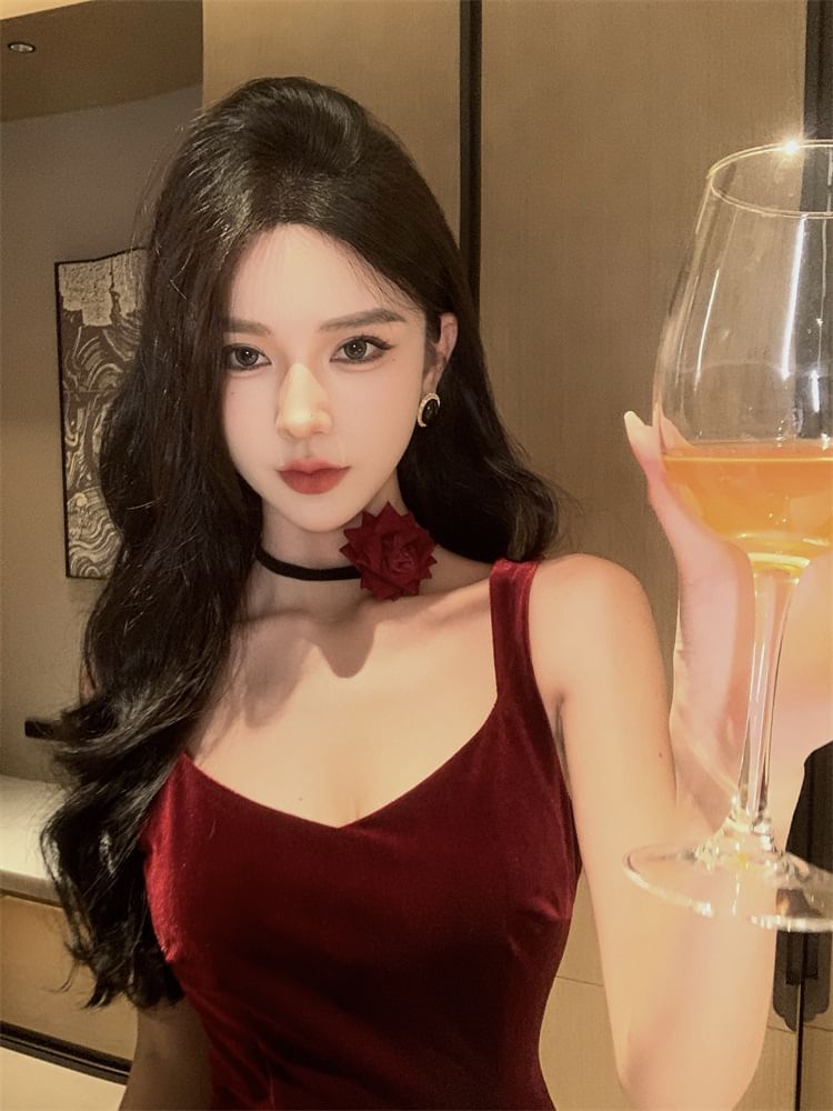 Mermaid Back Sleeveless Open Velvet Plain Gown Evening V-Neck