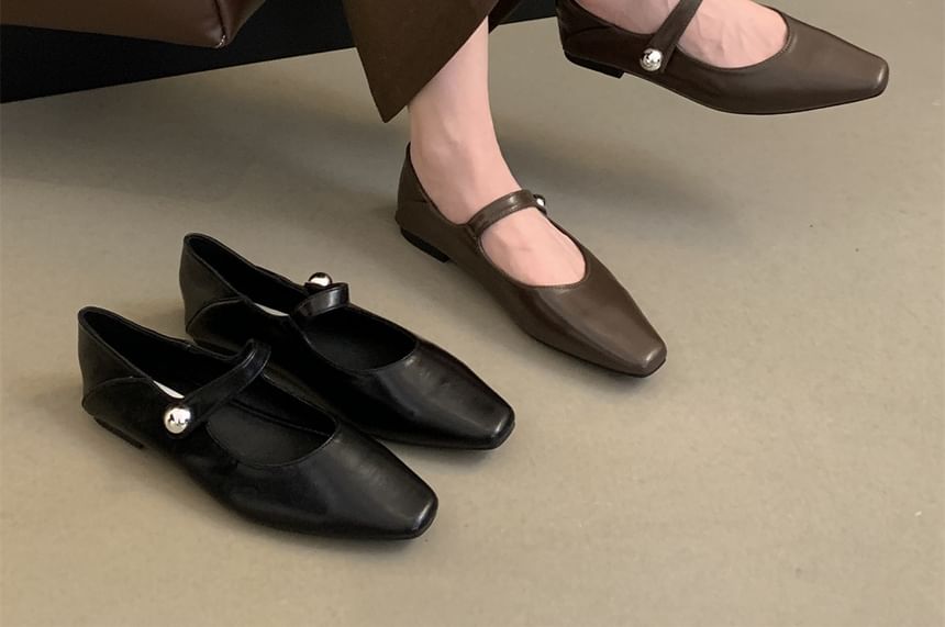 Mary Toe Square Jane Flats