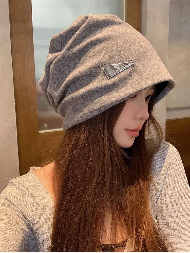Slouchy Knit Beanie Plate Metal