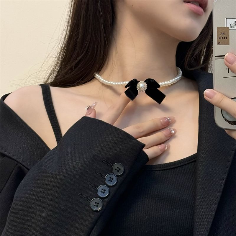 Faux Pearl Bow Velvet Necklace