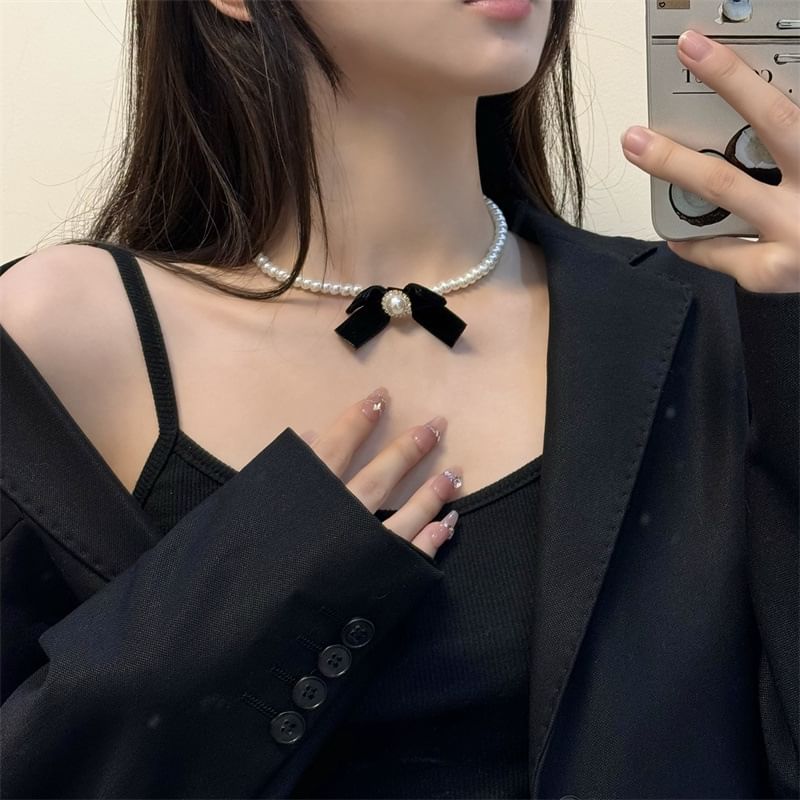 Faux Pearl Bow Velvet Necklace
