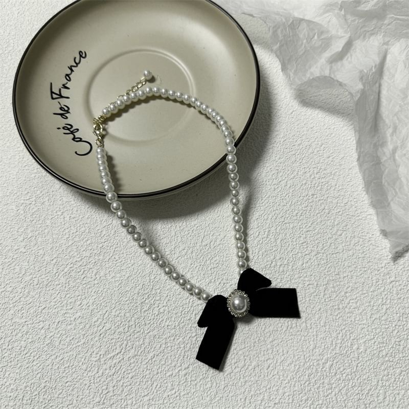 Faux Pearl Bow Velvet Necklace