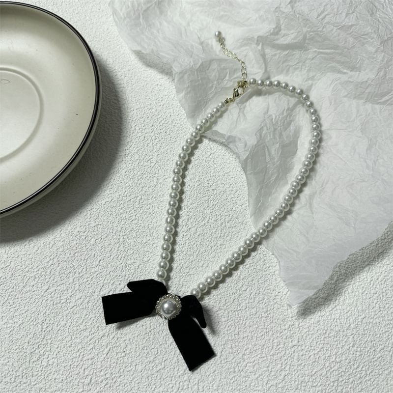 Faux Pearl Bow Velvet Necklace