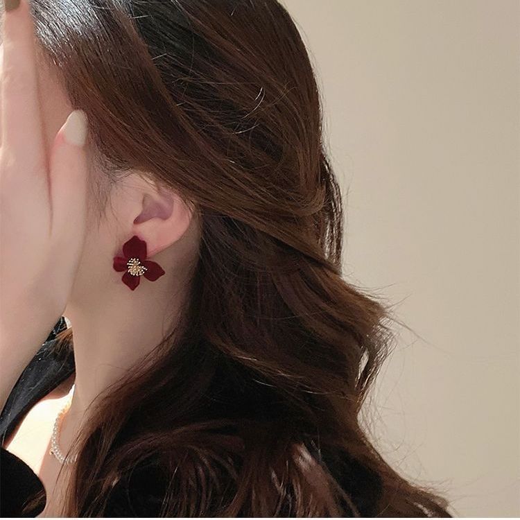 Floral Stud Ear