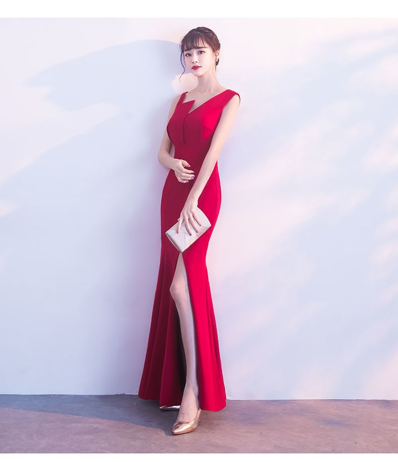 Plain Evening V-Neck Gown Slit Sleeveless Sheath
