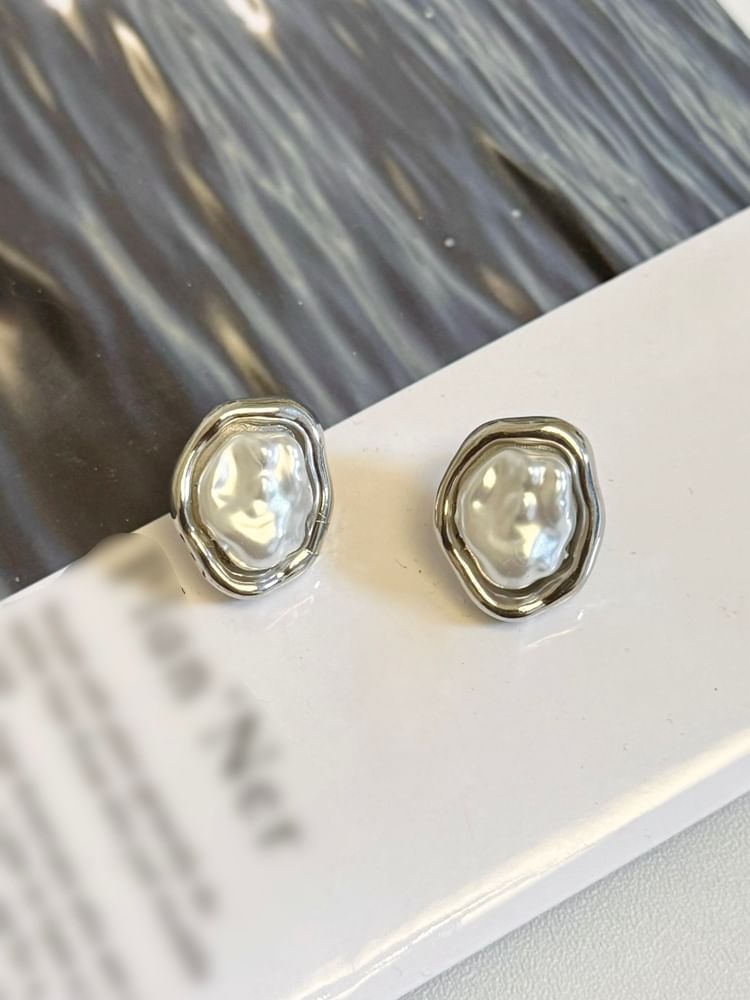 Faux Ear Pearl Irregular Stud